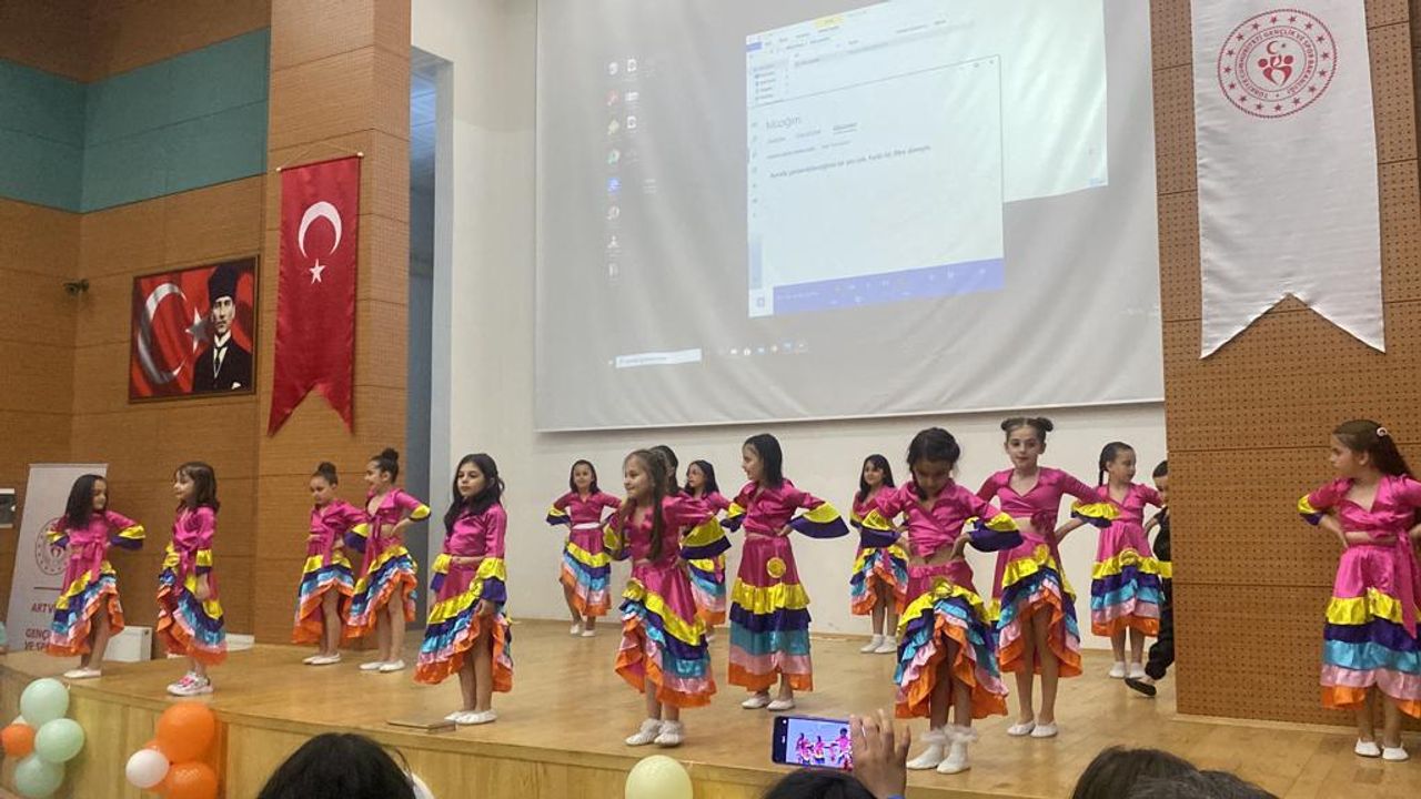 Karadeniz Bakır İlkokulu 1-A sınıfı okuma bayramı yaptı