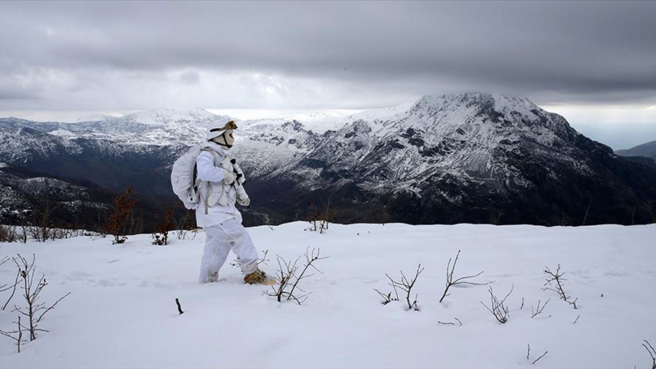 JÖH Birlikleri, 2 Metre Karda Kış Operasyonlarını Sürdürüyor