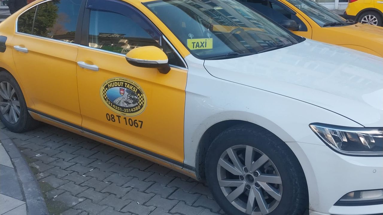 Taksilere İlçeyi Tanıtacak Logolar Koyuldu