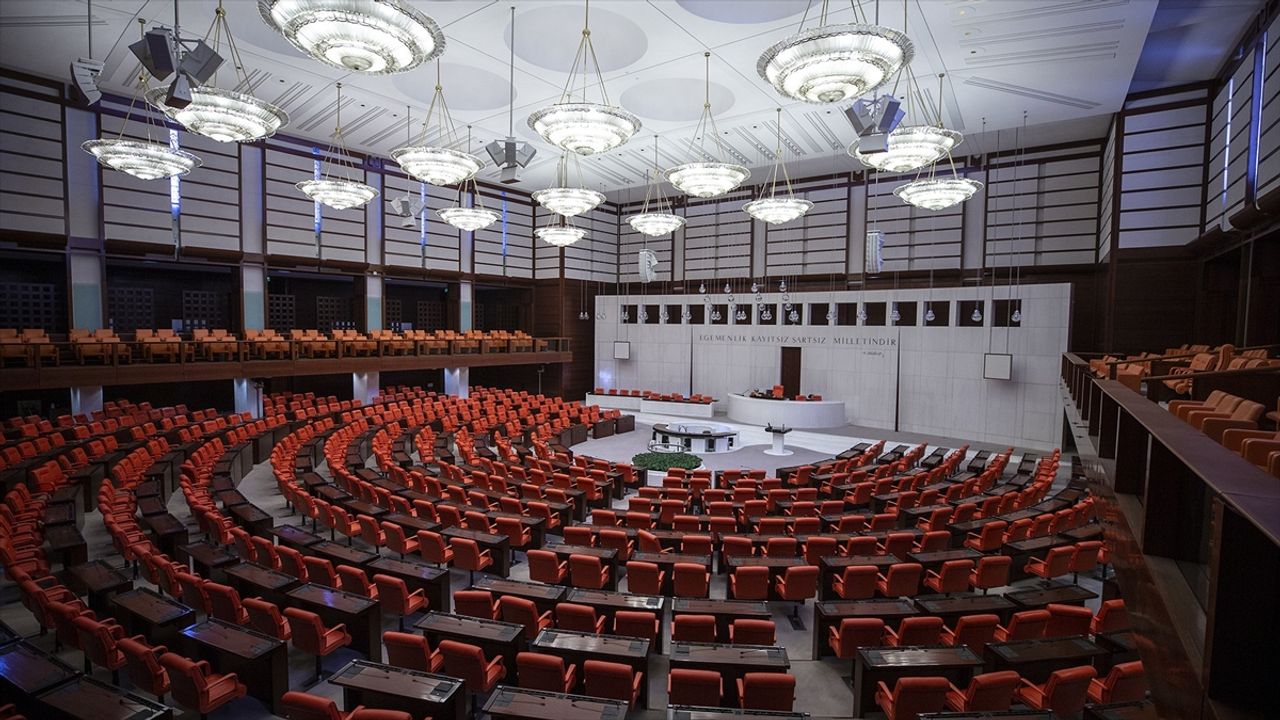 TBMM Başkanvekili Önder'in vefatıyla Meclis'teki milletvekili sayısı 592'ye düştü