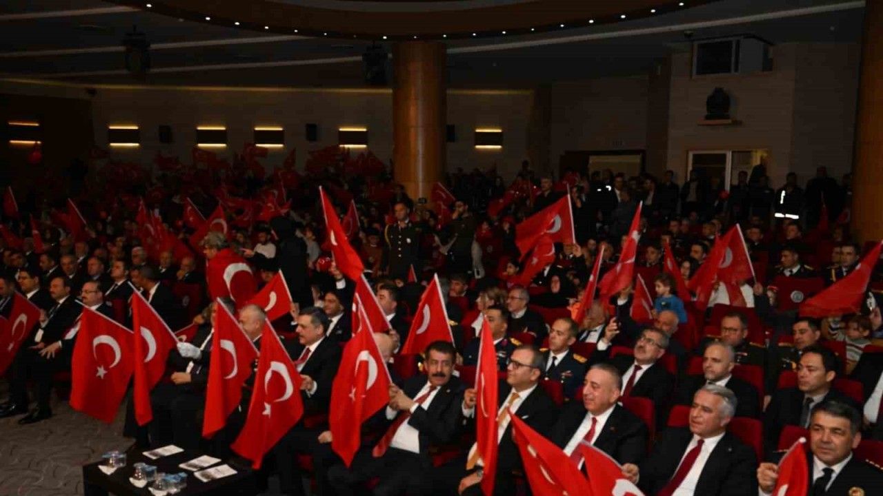 102. yıllık coşku salona sığmadı