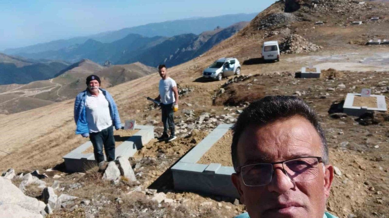Bir asır sonra aynı ruhla: Şehitlik için el ele verdiler