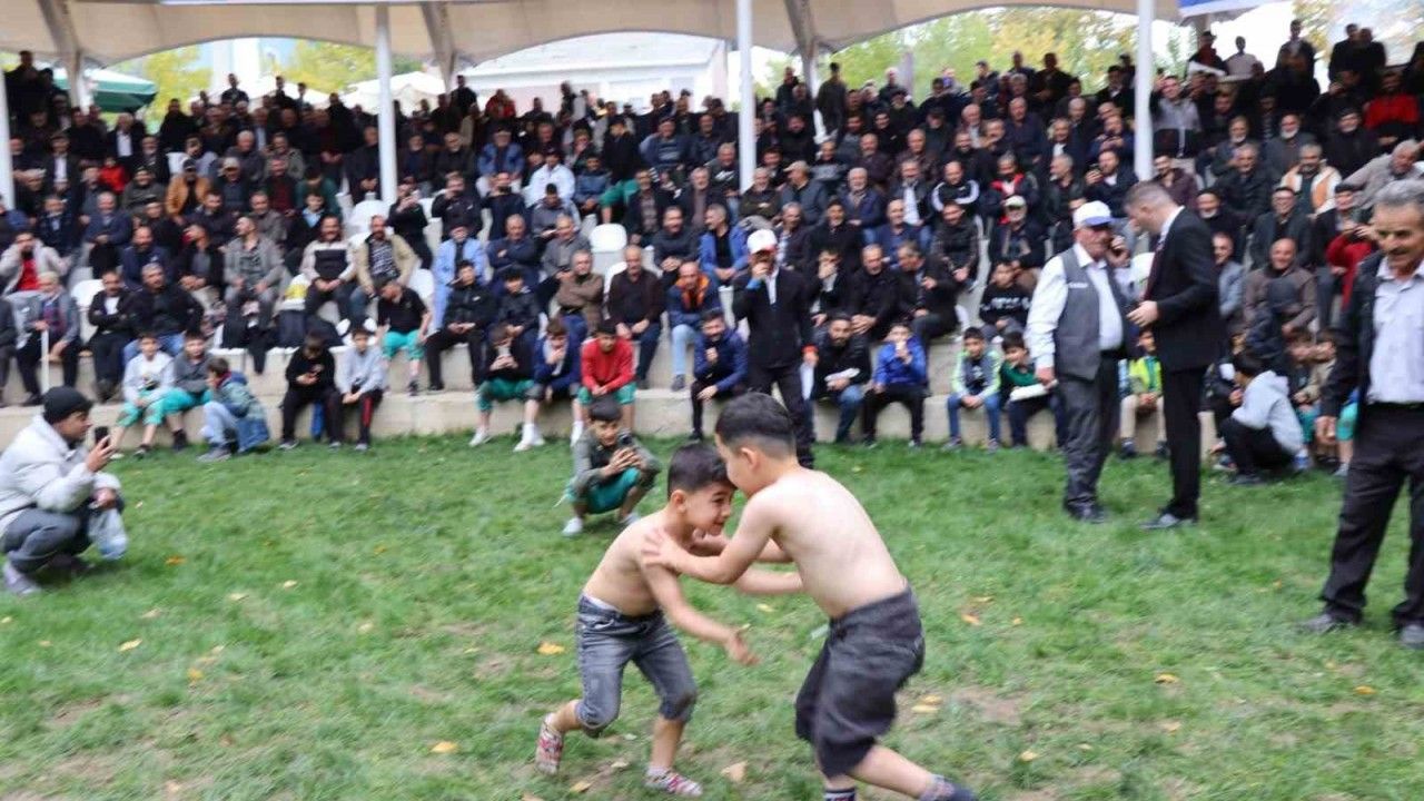Cumhuriyet ile yaşıt karakucak güreşleri