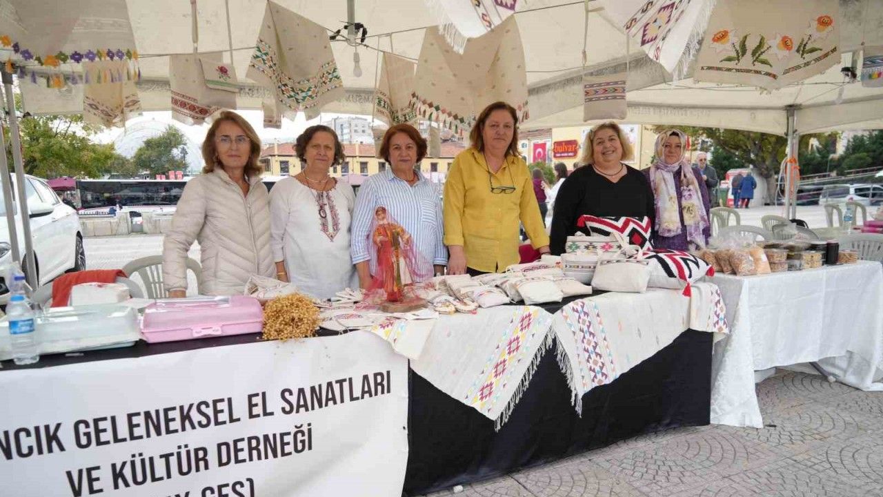 Samsun meydanı hemşehri dernekleri ile şenlendi
