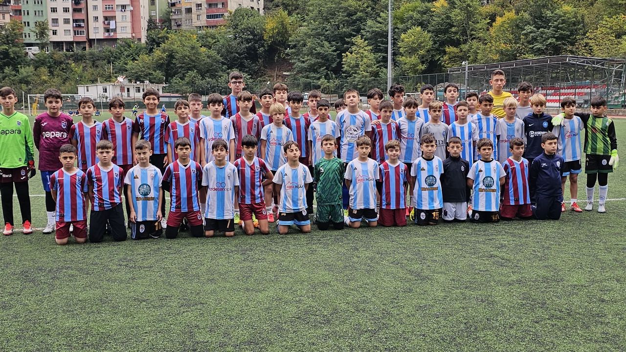 Minik Futbolculardan Dostluk Maçı
