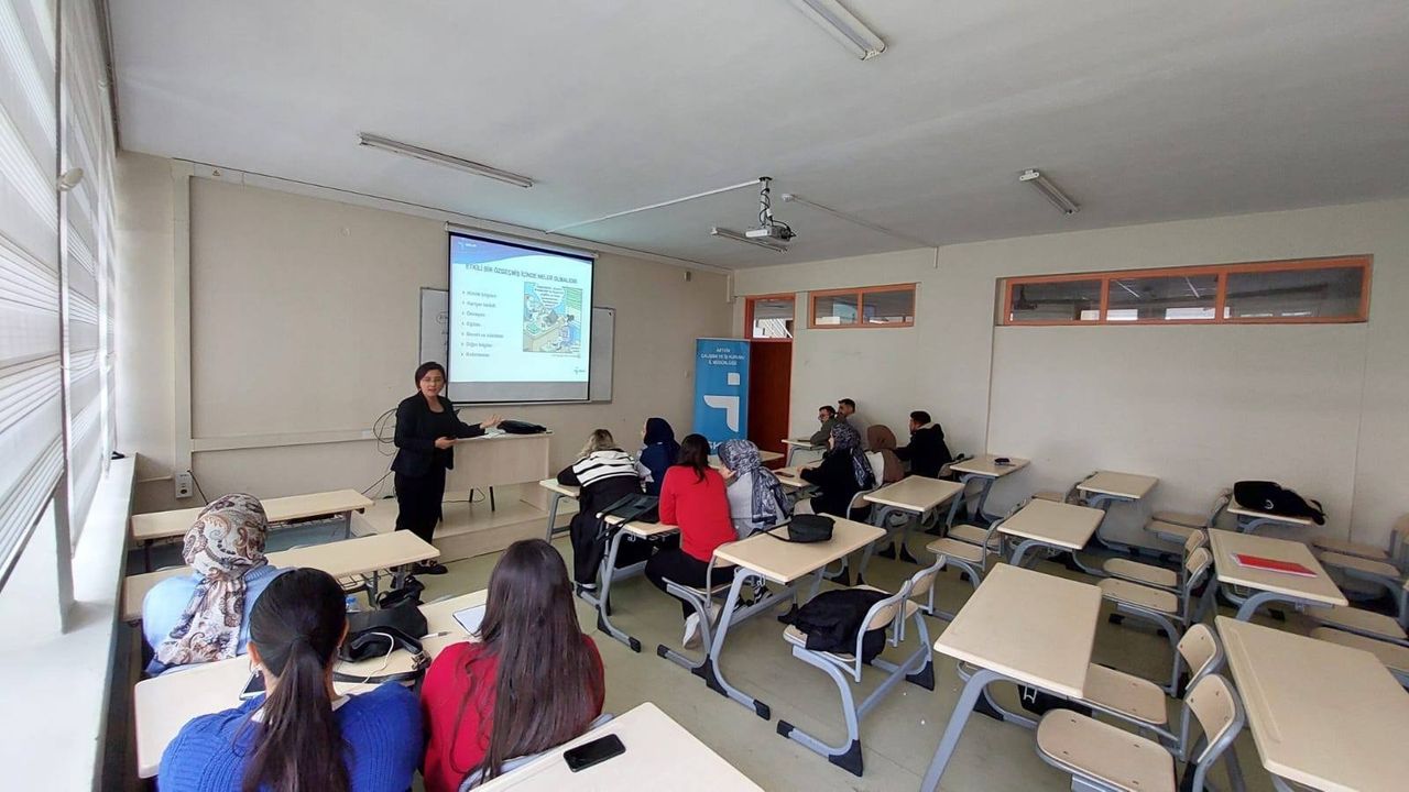 Şavşat MYO Öğrencilerine İş Kulübü Eğitimi