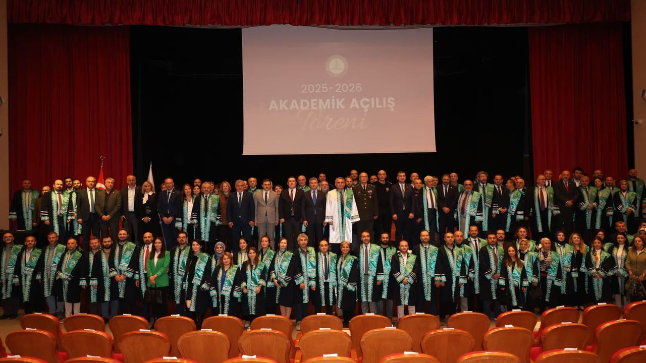 AÇÜ’de Akademik Yılı Törenle Açıldı