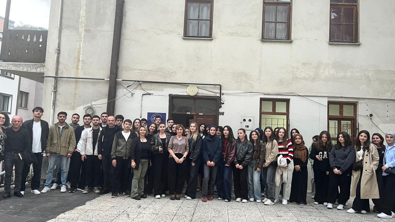 ÇYDD'den Cumhuriyetin 102. Yılına Anlamlı Kutlama