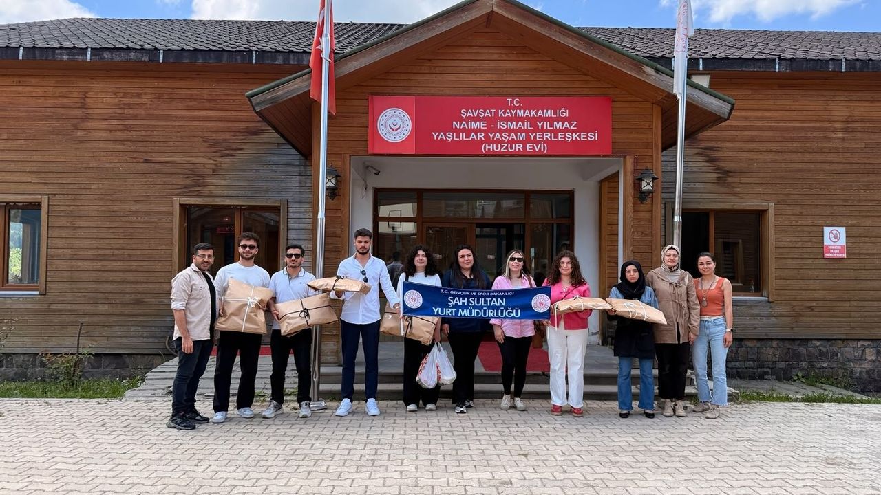 Bir Ziyaretten Fazlası: Gençler ve Yaşlılar Arasın