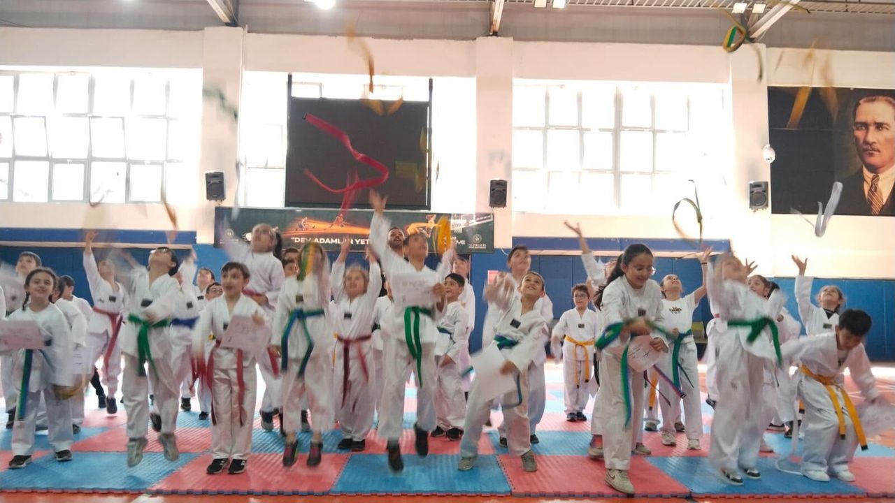 73 Sporcu kuşak atladı