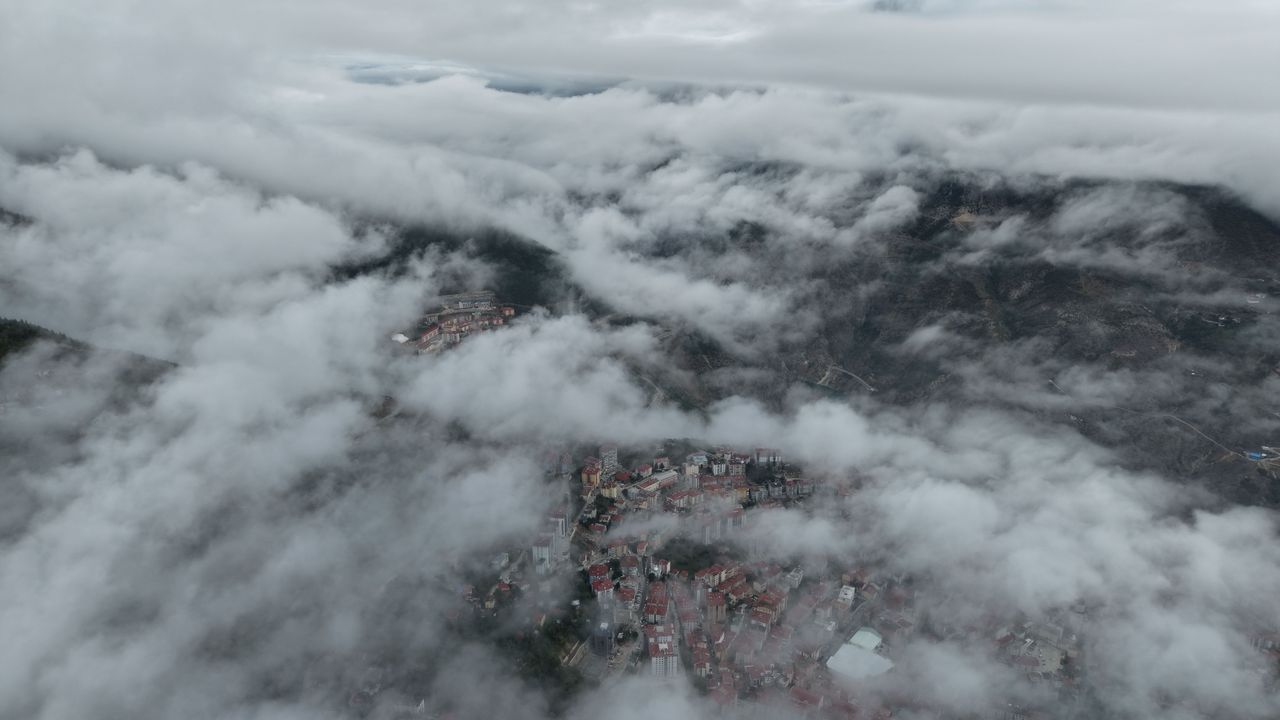 Artvin'i Kaplayan Sis Bulutu Havadan Görüntülendi