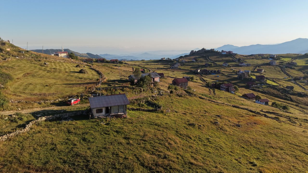 Trabzon yaylaları sonbahar renklerine bürünüyor