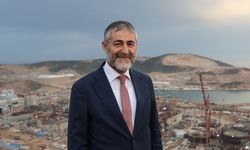 Hazine ve Maliye Bakanı Nebati, Türkiye'nin "simge" projelerini değerlendirdi