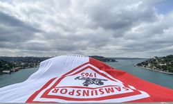 Samsunspor bayrakları İstanbul Boğazı'ndaki köprülere asıldı