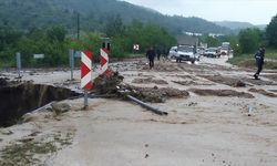 Şiddetli yağış tarım arazilerinde ve yollarda hasara neden oldu