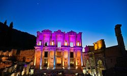 Efes Antik Kenti gece ayrı bir güzel