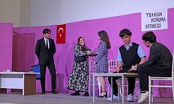 "Türkçem Eyvah" tiyatro oyunu sahnelendi
