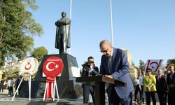 Atatürk Anıtı'nı ziyaret etti