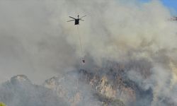 Kemer ilçesindeki orman yangınına havadan ve karadan müdahale sürüyor