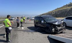 Lastiği patlayan araç kazaya neden oldu, çok sayıda yaralı var