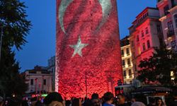 Galata Kulesi'ne 15 Temmuz şehitlerinin fotoğrafları yansıtıldı