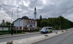 İsveç'te bir Iraklı, cami önünde Kur'an-ı Kerim'e saldırdı