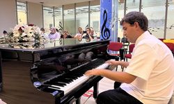 Otizmli "mutlak kulak" Sıtkı Taylan Hartavi, Bursalılara piyano resitali sundu