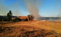 Tarım arazisindeki anız yangınına müdahale ediliyor