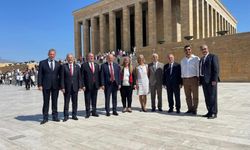 Belediye başkanları Anıtkabir’i ziyaret etti