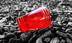 İngiltere'de tek kullanımlık plastik çatal, bıçak ve tabaklar yasaklandı