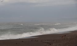 Kuvvetli rüzgar nedeniyle dalga boyu 5 metreye ulaştı