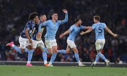 Manchester derbisini farklı kazanan City, zirve yarışına ortak olmaya devam etti