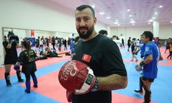 Kick boks ve muaythai branşında şampiyonlar yetiştiriyor