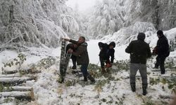 Yayla yolunda mahsur kalan 4 kişinin yardımına ormancılar yetişti