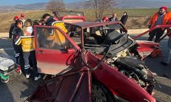 Bariyere Çarpan Otomobilin Sürücüsü Yaralandı