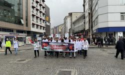 Karadeniz'de doktorlar "sessiz yürüyüş" ile İsrail'i protesto etti