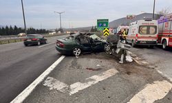 Bariyerlere Çarpan Otomobildeki 8 Kişi Yaralandı