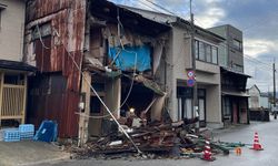 Depremlerde Ölenlerin Sayısı 161'e Çıktı