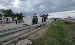 Devrilen Minibüsün Sürücüsü Hayatını Kaybetti