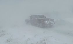 Kar Fırtınasında Mahsur Kalan Araçlar Kurtarıldı