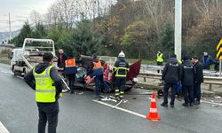Otomobilin Bariyerlere Çarptığı Kazada 2 Kişi Öldü