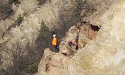 Riskli kayalar endüstriyel dağcılar tarafından temizlendi
