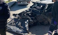 Beton Bloka Çarpan Otomobildeki 2 Kişi Yaralandı