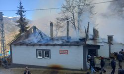 Evin Çatı Katında Çıkan Yangın Söndürüldü