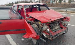 Tıra Arkadan Çarpan Otomobildeki 2 Kişi Yaralandı