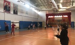 Gençler Badminton Sporunu Öğreniyor