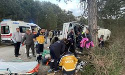 Minibüsün Devrilmesi Sonucu 14 Kişi Yaralandı