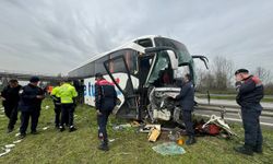 Refüje Çarpan Yolcu Otobüsündeki 17 Kişi Yaralandı