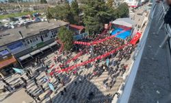 AKP Hopa’da Beklediği Kalabalığa Ulaşamadı