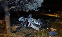 Şarampole Devrilen Otomobildeki 3 Kişi Yaralandı